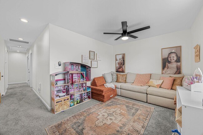 Building Photo - Pet Friendly Four Bedroom!