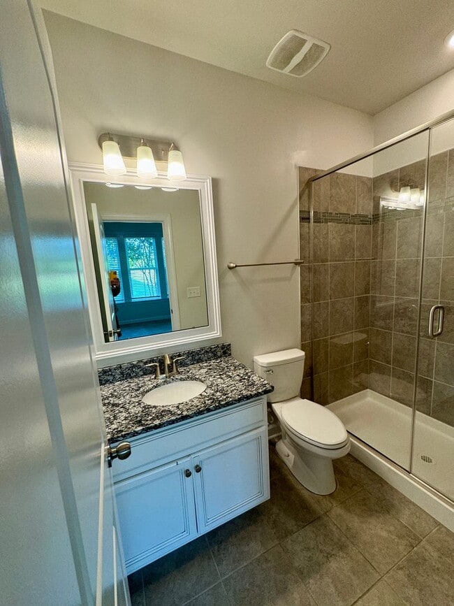 Building Photo - Beautiful 3BR/3.5BA Townhome in Rea Farms