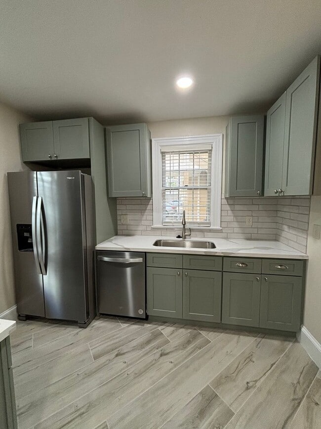 Building Photo - LEASE PENDING!!!! FALL 2026!!! NEWLY REMOD...