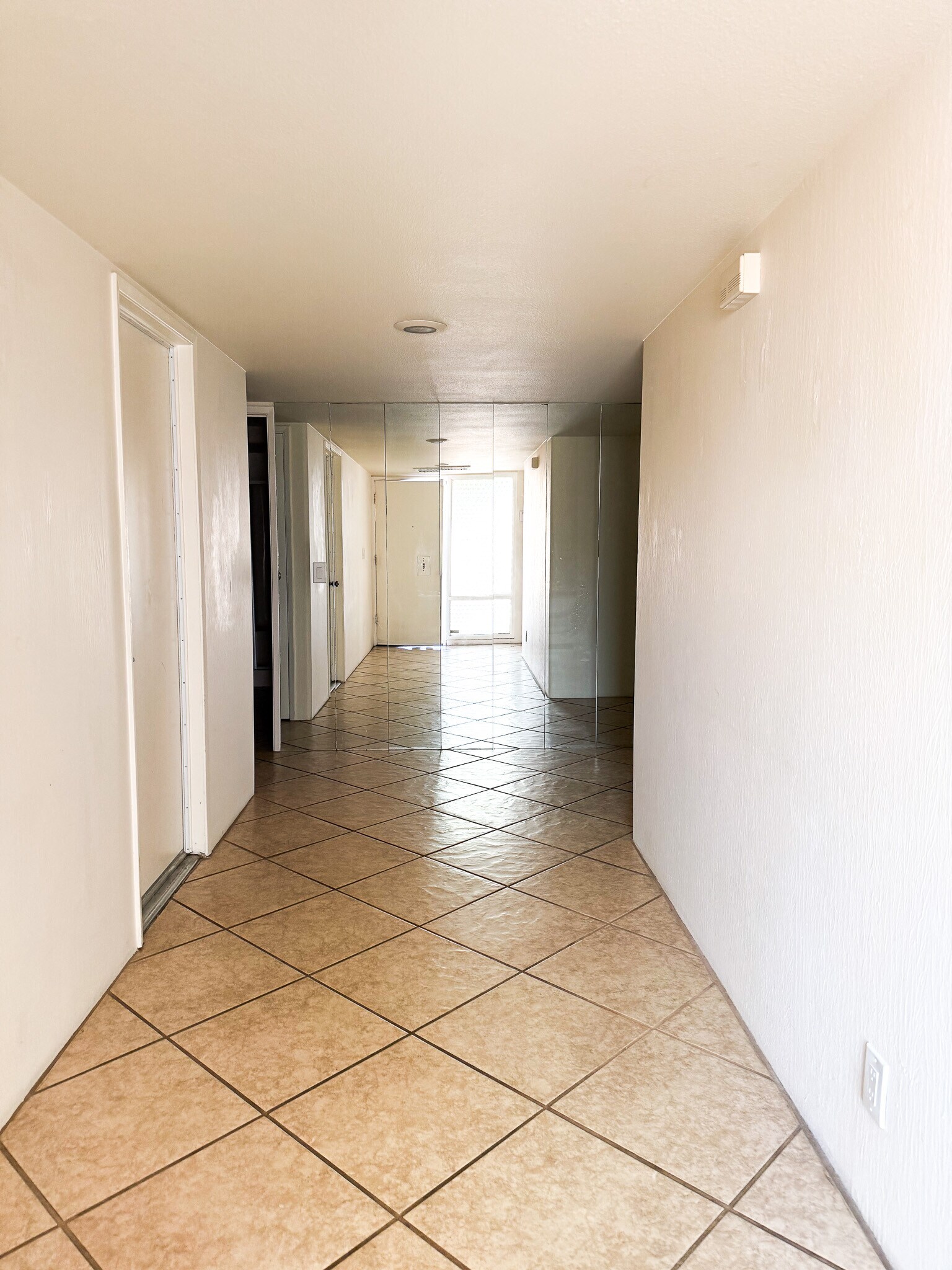 ENTRY HALLWAY - 1603 Augusta Plz