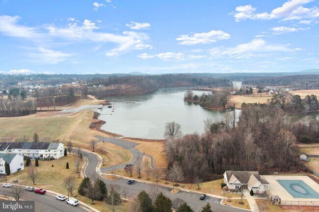 Building Photo - 987 Longview Ln