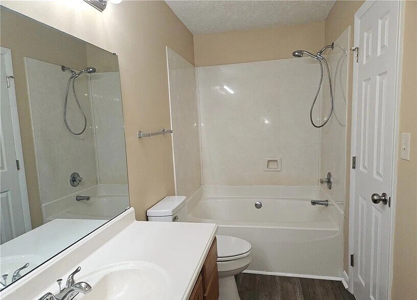 Building Photo - 3375 Galleria Dr