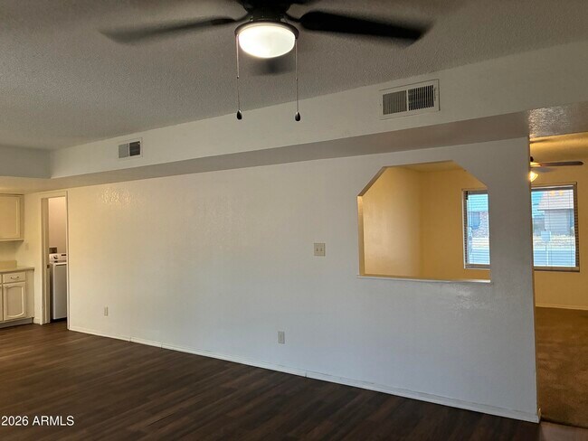 Building Photo - 602 W Wickieup Ln