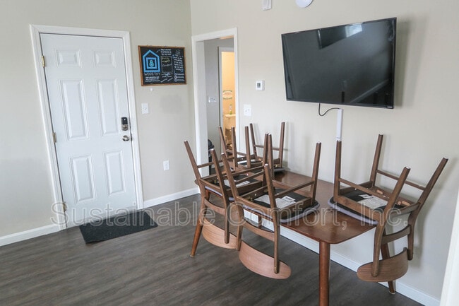 Building Photo - 44 Gage St