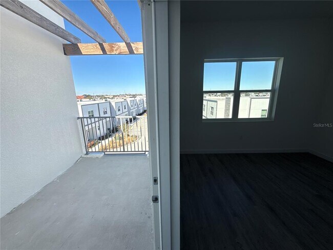 Building Photo - 420 Famagusta Dr