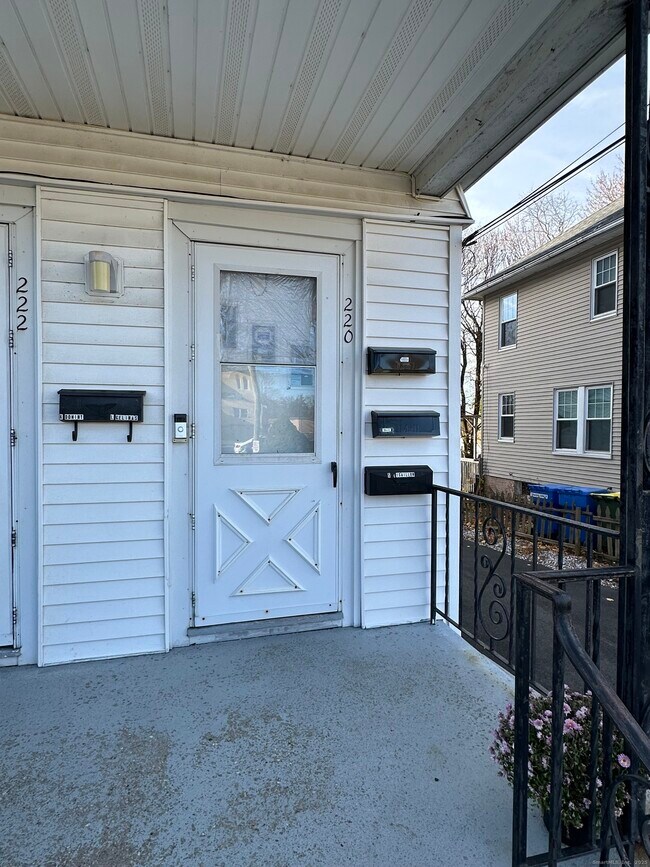 Building Photo - 220 Elliott Ave