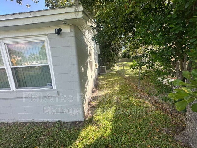 Building Photo - 403 Normandy St