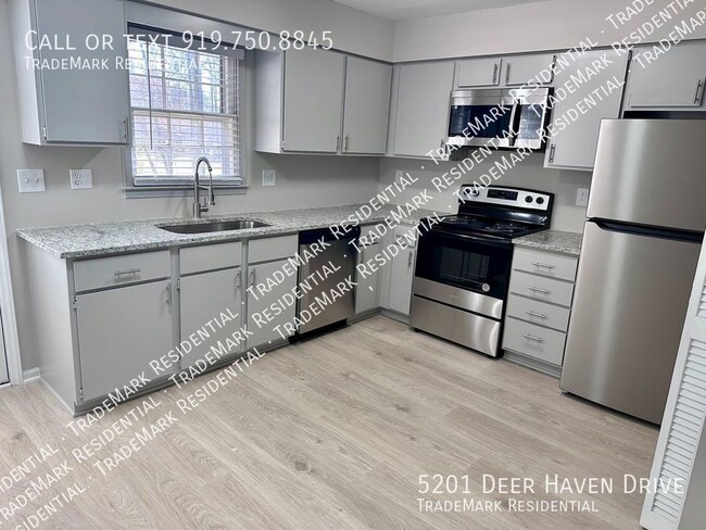 Building Photo - 5201 Deer Haven Dr