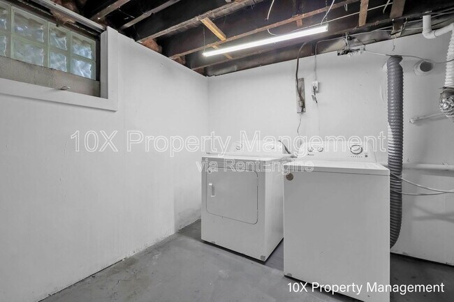 Building Photo - 454 E Tompkins St