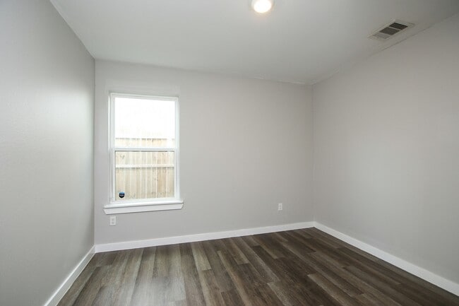 Building Photo - 5709 Breland St