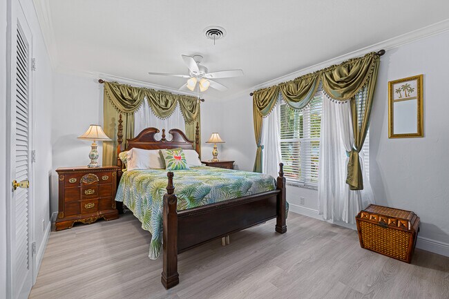 Third Bedroom with Garden View - 1741 NW 39th St