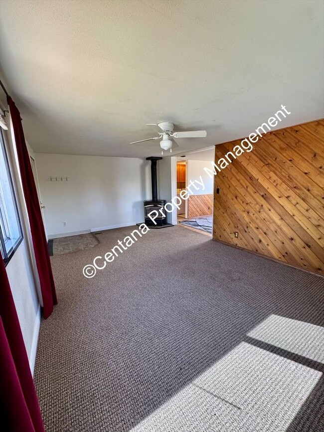 Building Photo - 3 bedroom 2 bathroom mobile home off of Co...