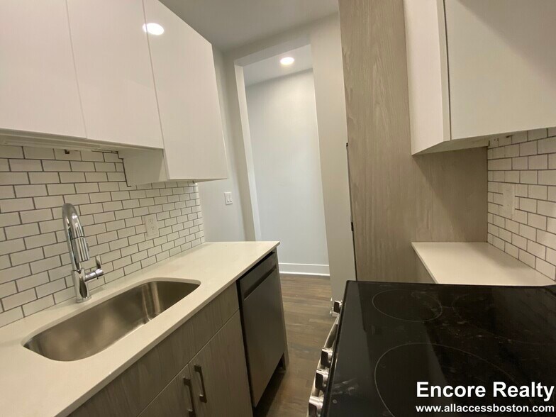 Building Photo - 110 Park St