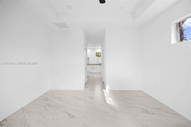 Building Photo - 1923 Sunniland Blvd