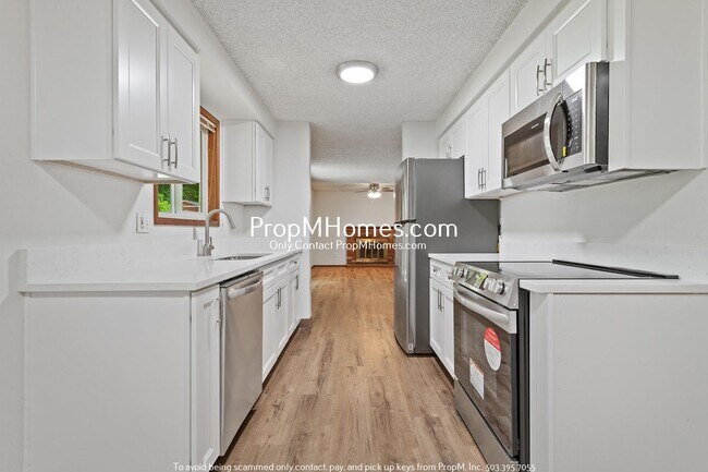 Building Photo - 5870 SW 192nd Ave