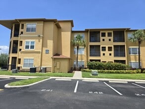 Building Photo - 1 Bed 1 Bath Condo For Rent in Tampa $