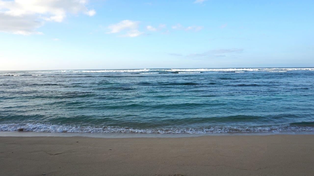 "Glass Doors" Surf Break directly in front, just a short paddle past the reef. - 68 -287 Crozier Loop