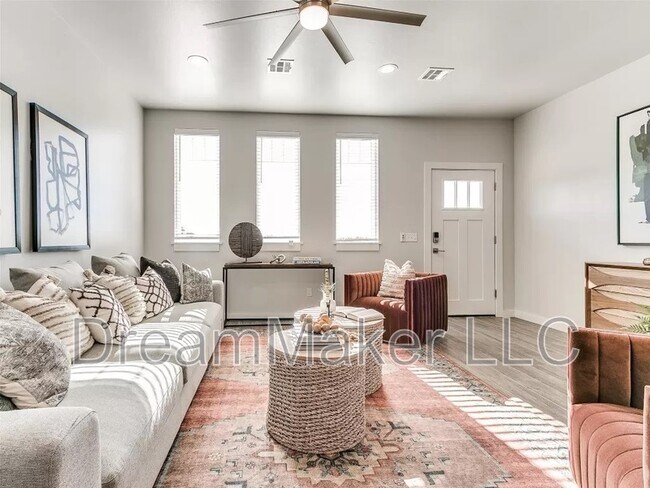 Building Photo - 2807 Clifton Ter