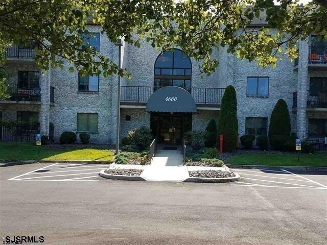 Primary Photo - 4310 Dolphin Ave