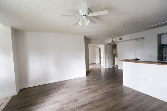 Building Photo - 405 Fountainhead Cir