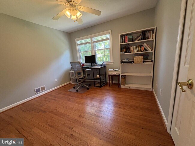 Building Photo - 9926 Tartan Ct