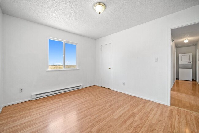 Building Photo - Great 2/1 Townhome WITH YARD in Pueblo West