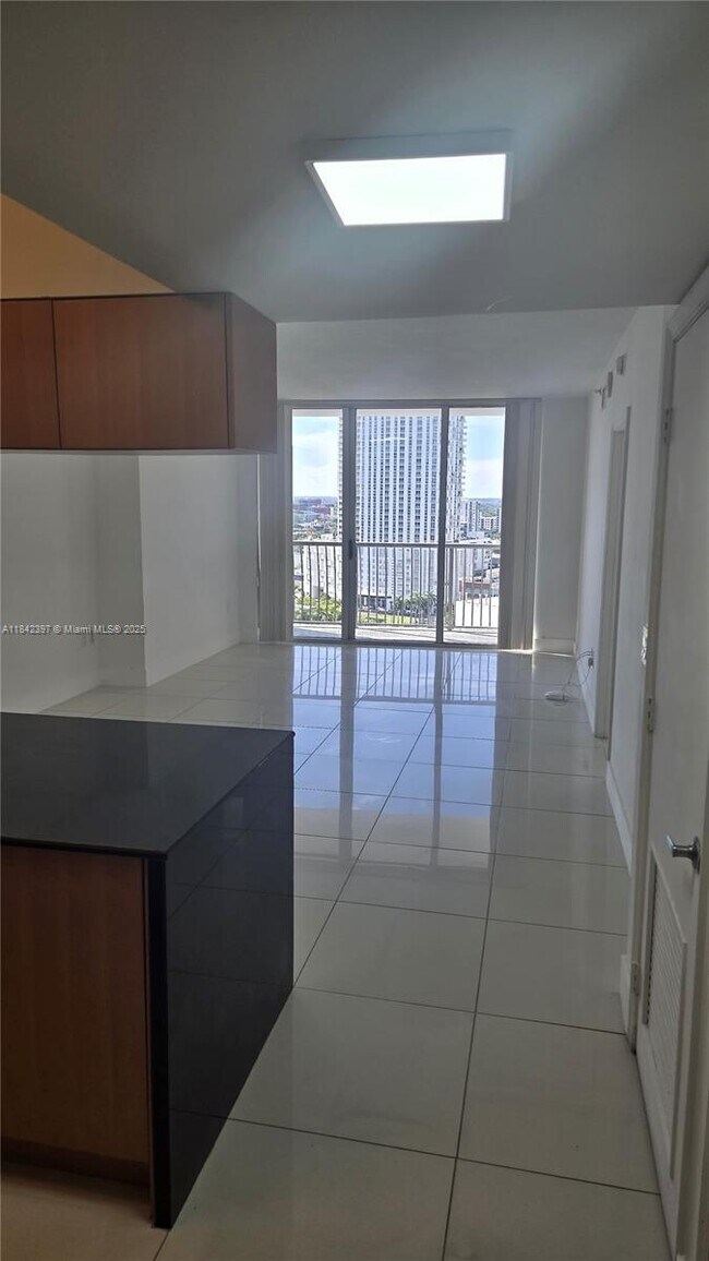 Building Photo - 1750 N Bayshore Dr