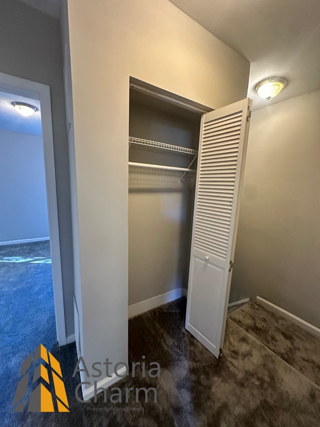 Building Photo - 3 Bedroom Home with Den, Patio/Deck Space, and Fresh Updates