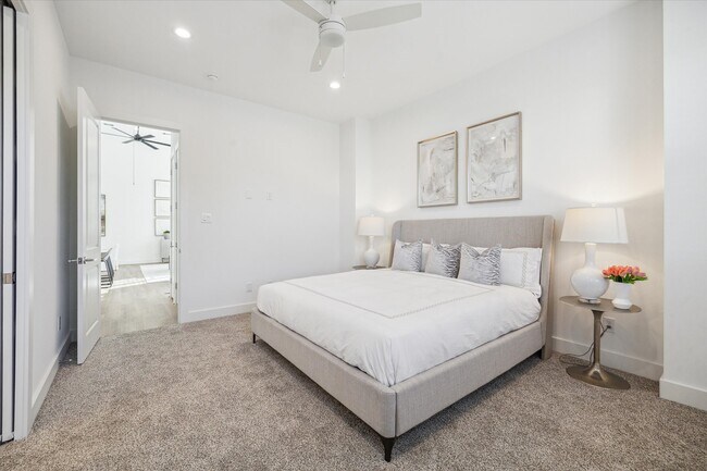 Building Photo - 845 Elkhart St