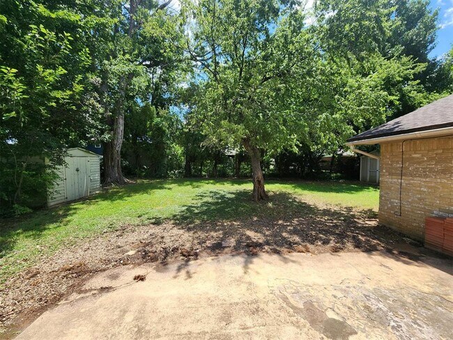 Building Photo - 1313 Whippoorwill Dr