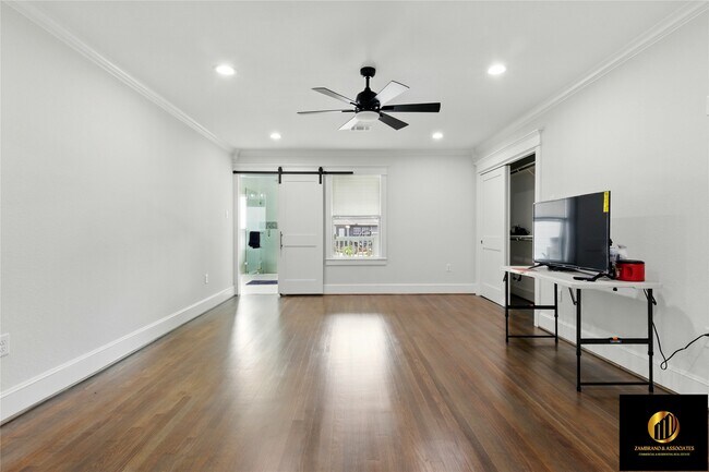 Building Photo - 522 Caplin St