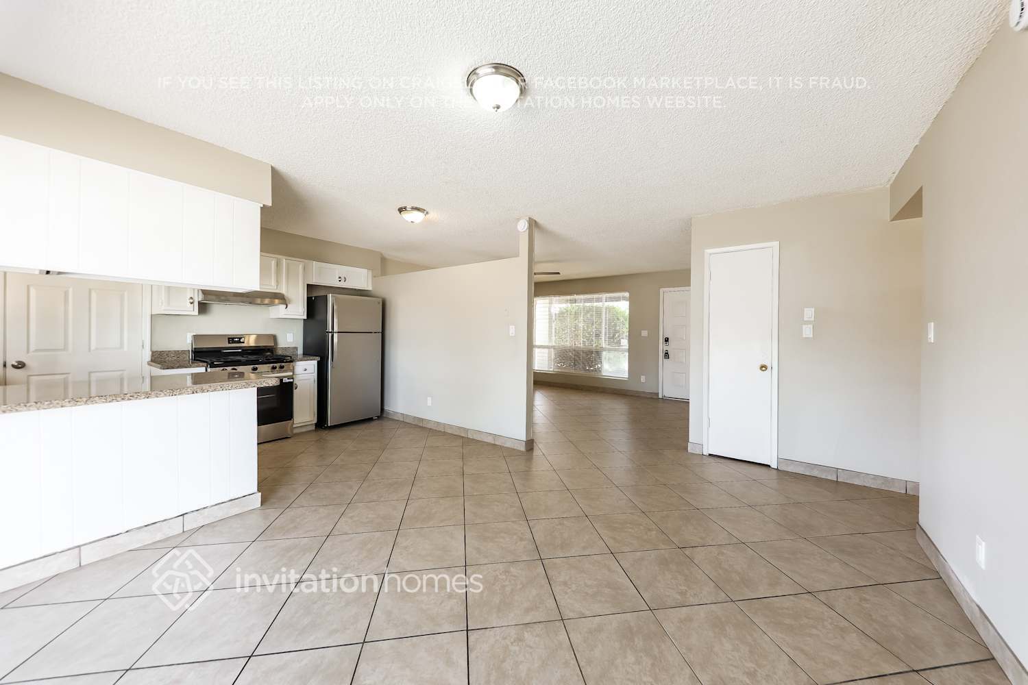 Building Photo - 18401 N 17th Ave