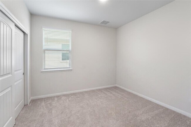 Building Photo - 217 Evergreen Sumac Lp