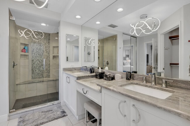 Building Photo - 420 Cove Tower Dr