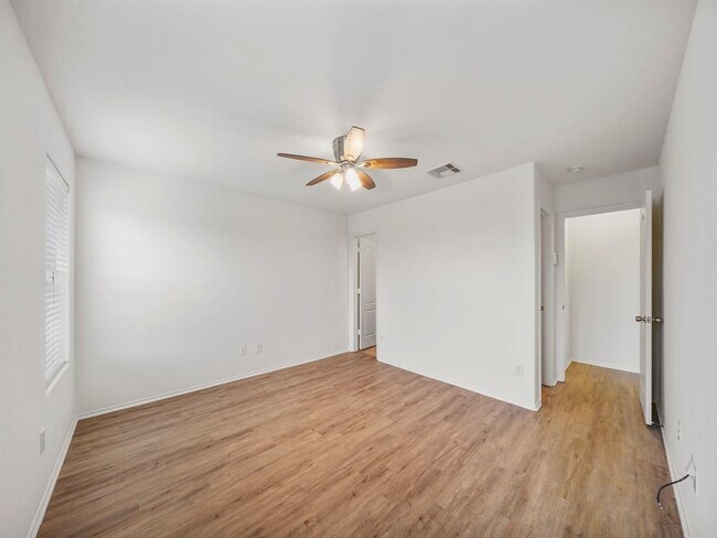 Building Photo - 526 Enchanted Springs Dr