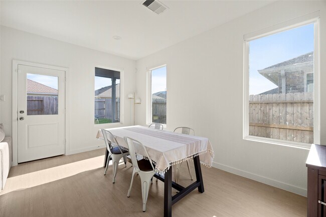 Building Photo - 26623 Prairie Smoke Ln