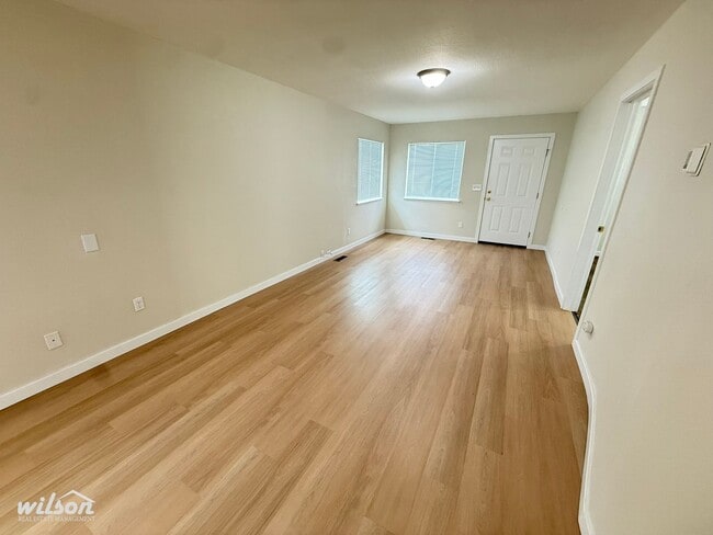 Building Photo - Price Drop! Updated 2 Bed /1 Bath Home with Spacious Yard!