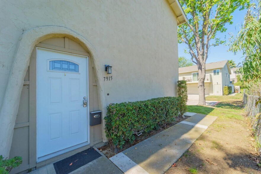 Building Photo - 7915 Camino Kiosco