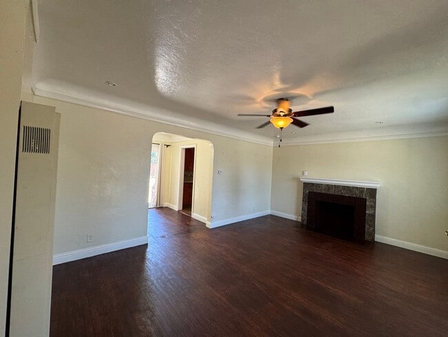 Building Photo - 4789 E Hedges Ave