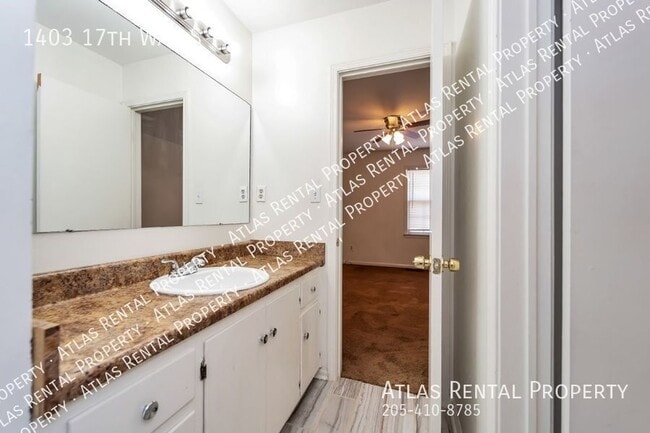 Building Photo - 1403 17th Way S