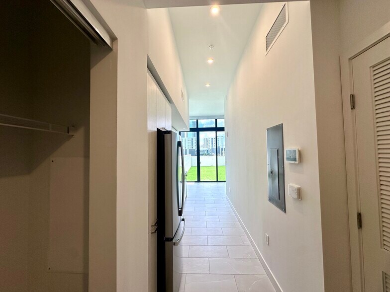 Building Photo - 1936 NW 2nd Ct