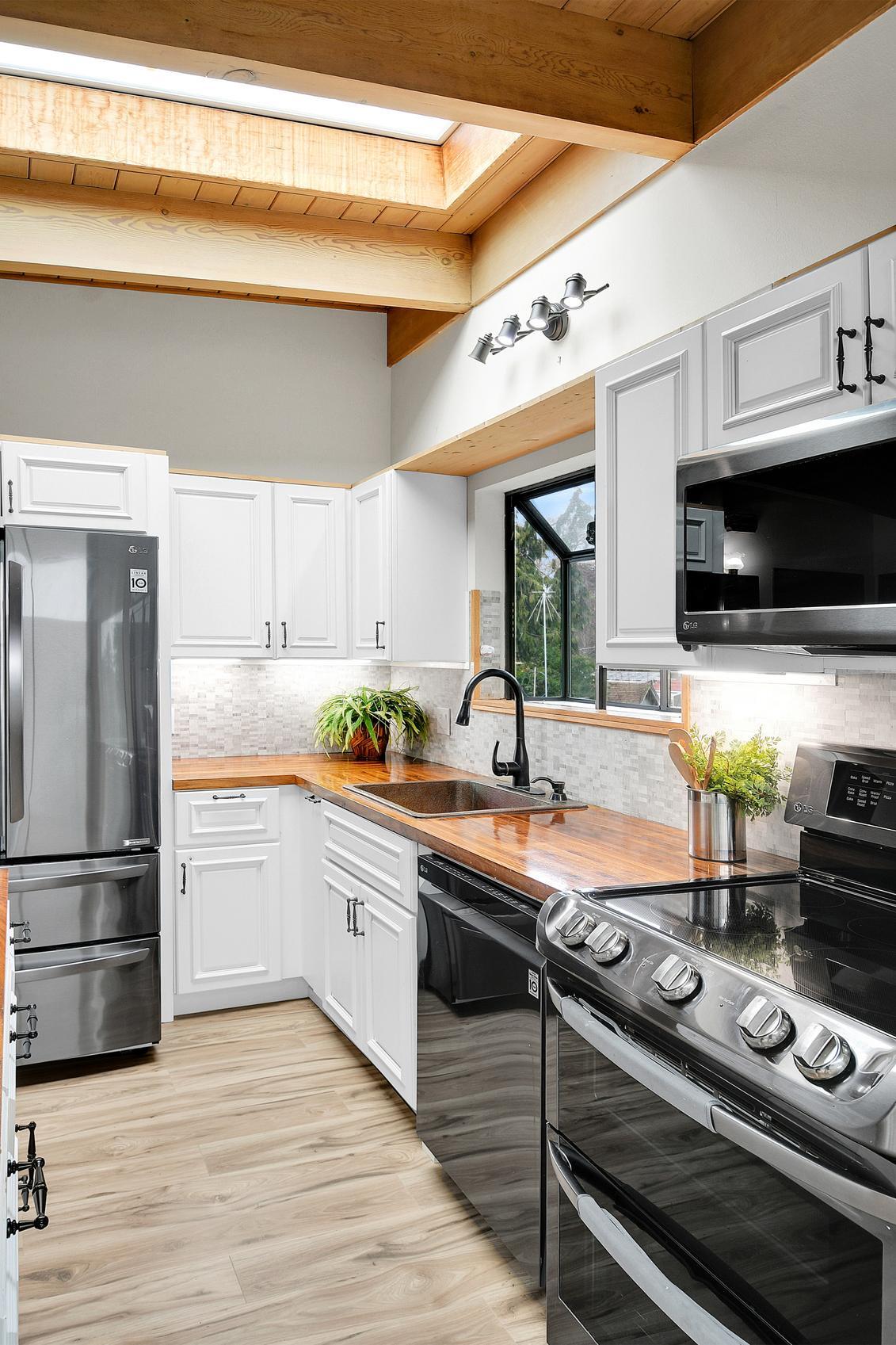 Building Photo - 8240 S 114th St