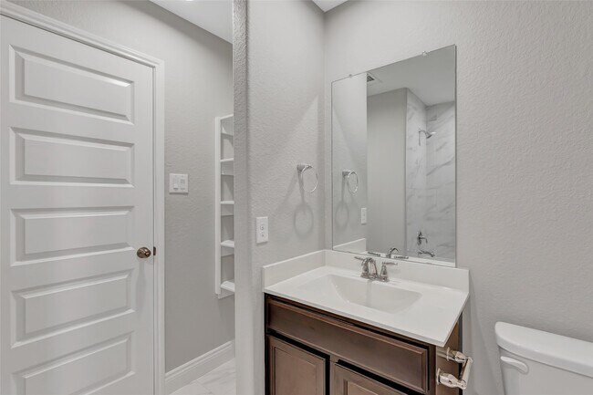 Building Photo - 214 Kickapoo Dr