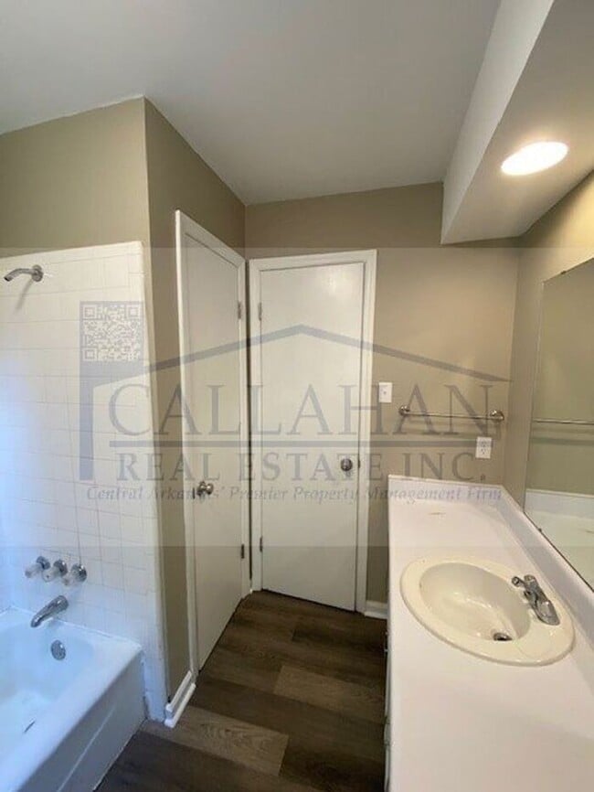 Building Photo - Midtown 2 Bedroom Townhome