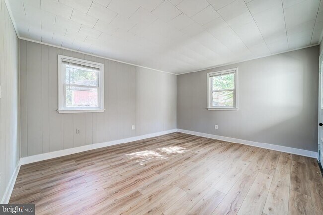 Building Photo - 10736 Maple St