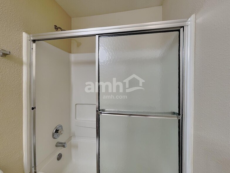 Building Photo - 6637 Branches Dr