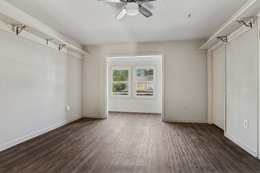 Building Photo - 2124 Stonehenge Ave