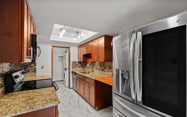 Building Photo - ***Rent Special!! - $500 off First Month's Rent***-Oakbrook Country Club Condominium (2bedroom)! ...