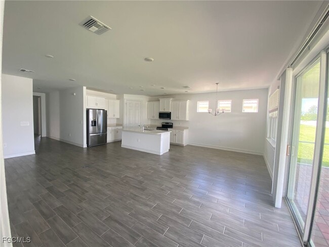 Building Photo - 2974 Royal Gardens Ave