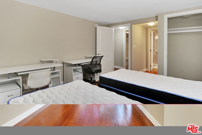 Building Photo - 10982 Roebling Ave